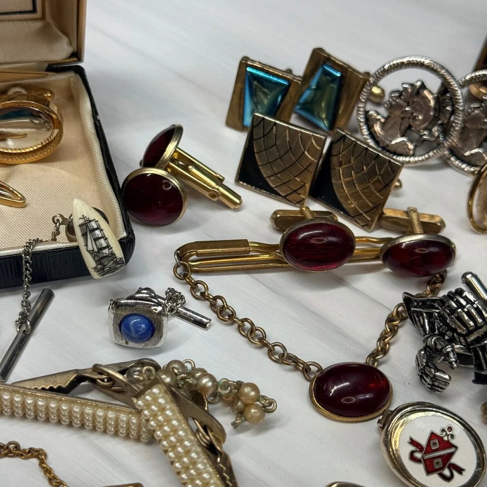 85+ Vintage Mens Jewelry Lot Anson Avon Tie Clips Cufflinks Pins Tacks